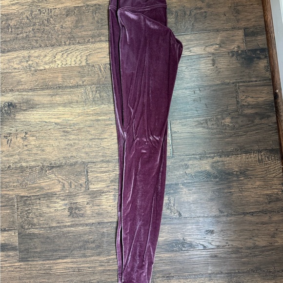 Lululemon size 6 velour aligns - Picture 2 of 3